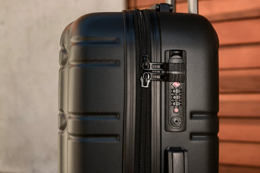 [GEARMENT] The "Paraffin Zipper Lube": How to fix stuck or stiff luggage zippers without oil stains