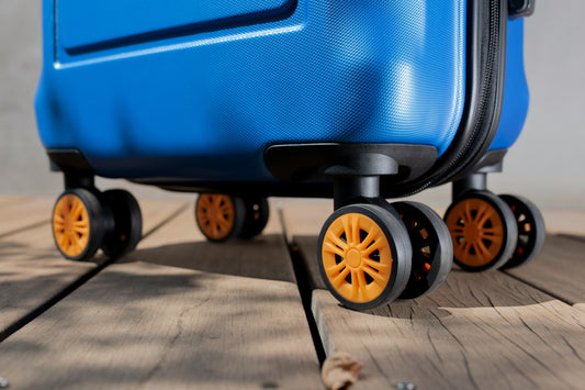 [GEARMENT] The "Binder Clip Wheel Cover Shield": How to stop dirty spinner luggage wheels from dirtying clean clothes inside hotel rooms