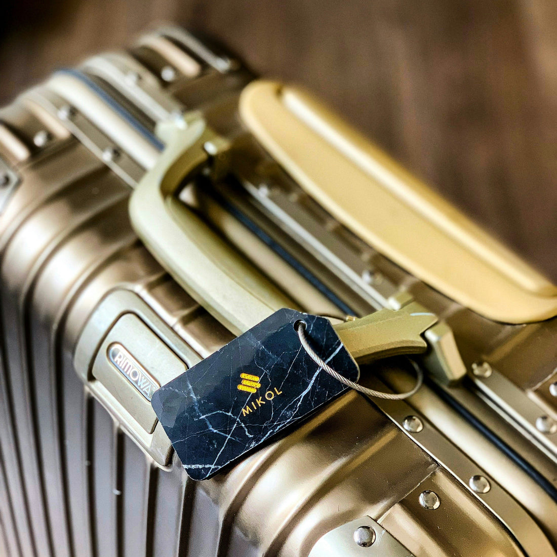 [GEARMENT] The "Masking Tape Luggage Tag Shield": How to keep paper airline baggage tags from tearing off during flight transfers