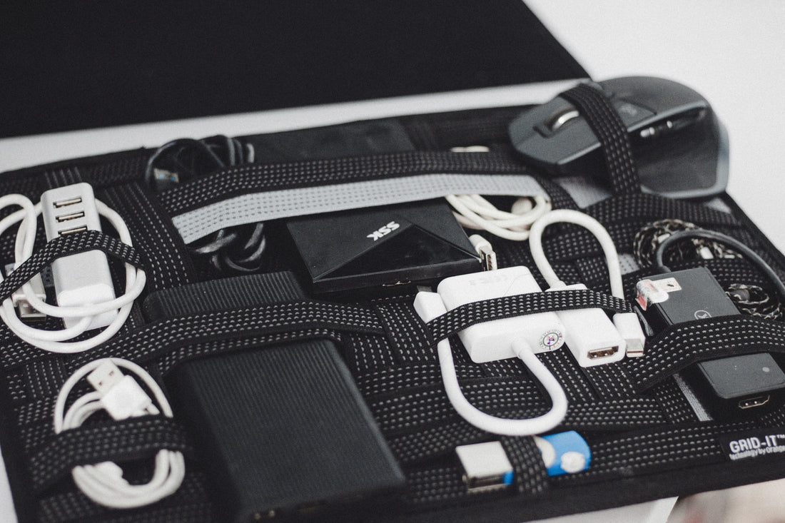 [GEARMENT] The "Silicone Straw Cable Sleeving": How to prevent delicate charging cables from snapping inside travel pouches