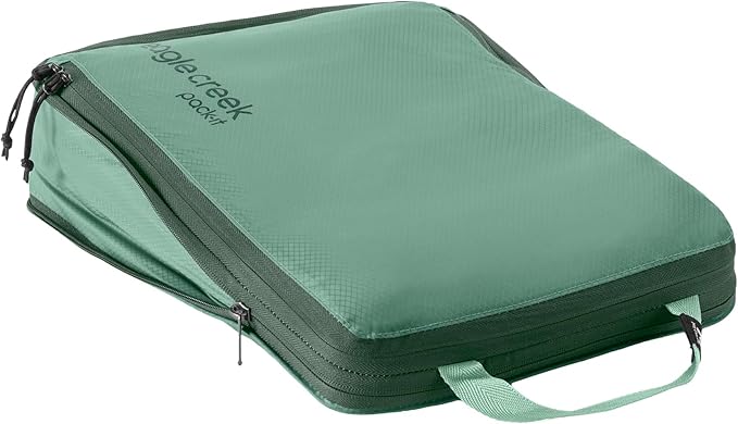 Eagle Creek Pack-It Isolate Compression Cube - Compact Packing Cube for Travel Accessories - Water-Resistant - Durable Zipper - Lightweight - Medium - Willow Green