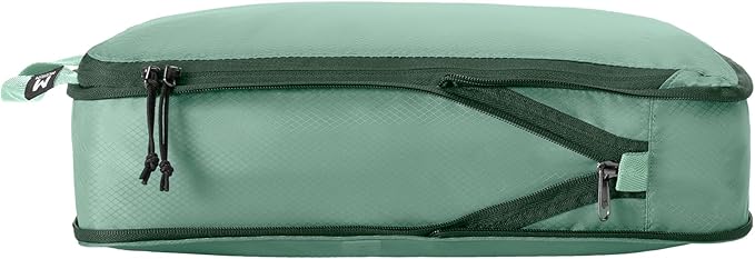Eagle Creek Pack-It Isolate Compression Cube - Compact Packing Cube for Travel Accessories - Water-Resistant - Durable Zipper - Lightweight - Medium - Willow Green