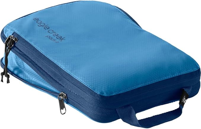 Eagle Creek Pack-It Isolate Compression Cube - Lightweight Compression Cube for Optimizing Luggage Space - Easy-Grab Zipper - Convenient Top Handle - Recycled Materials - Small - Storm Grey