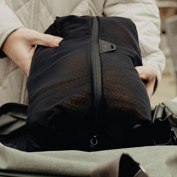 Peak Design Ultralight Mesh Packing Cube, Black, Stretchy Mesh Luggage Cube with Strap Attachment Points and Luggage Pass Throughs, Zipper Opening, Travel Organizer for Men and Women, Size Small